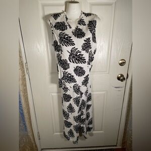 Premier ladies black and white leaf set with Capri pants size 14-16